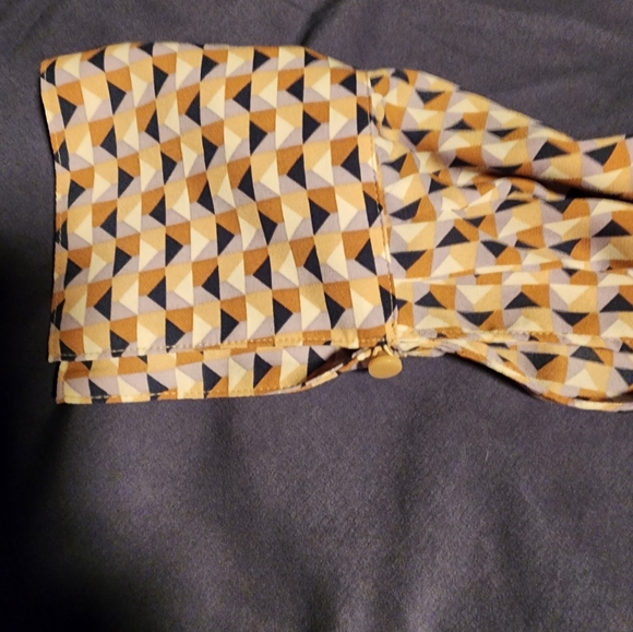 Geometric pattern button-up blouse - Picture 3 of 4